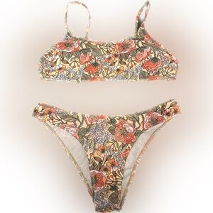 Floral bathing suit brand new with tags! Super cute just didn’t fit me.
